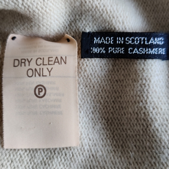 CHANEL 100% Cashmere - Picture 6 of 11